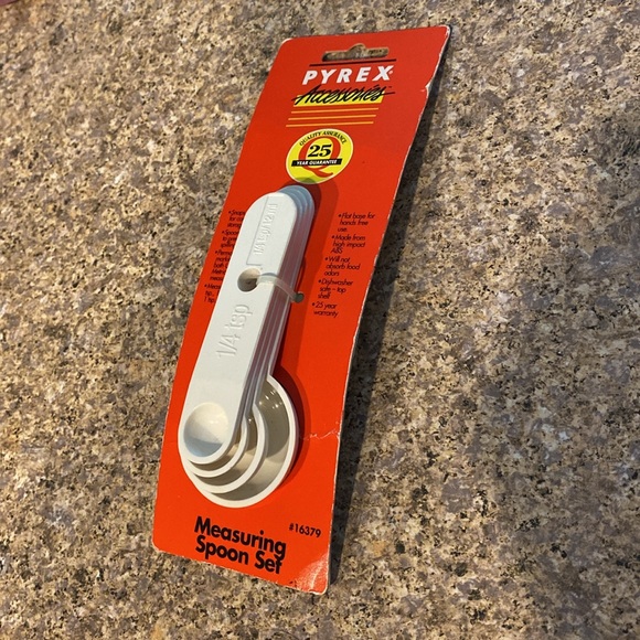 Vintage Pyrex Accessories Measuring Spoon Set 16379 - Picture 5 of 10
